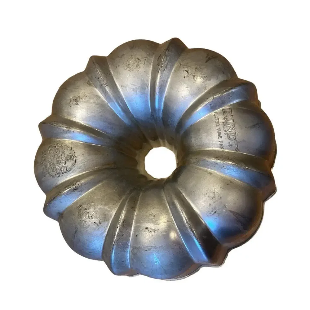 VTG Bundt Brand Fluted Tube Pan -Nordic Ware USA 30 White Silver